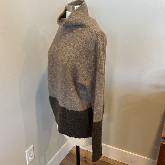 Karen Kane Color Block Sweater - Picture 2 of 8